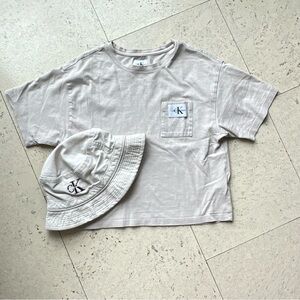 Calvin Klein cropped beige tan T-Shirt